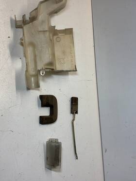 Mercedes-benz 1407230208 Front Right Door Lock Latch Cover 94-98 W140 S500 S600