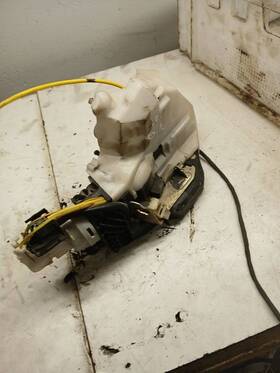 2207306335 Mercedes-benz S W220 2000 Rear Door Lock Nic16251