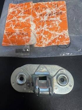 A1137500185 Mercedes-benz Pagoda 230sl 250sl 280sl Upper Part Of Lock For Trunk Lid 1137500185