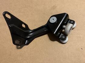A9107605700 Mercedes-benz 2019 - 2022 Sprinter 2500 Right Slide Door Upper Roller Hinge Oem