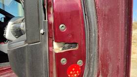 Mitsubishi Mr599900 2004-2012 Galant Passenger Right Front Door Latch With Rods/cables