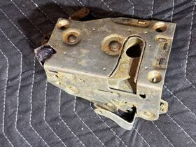 3454138 Mopar Nos 1970 Plymouth Duster Dodge Dart And C-body Rh Door Lock