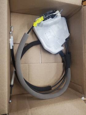 82500-9sf0a Nissan Genuine Lock And Remote Control Assembly-rear Door Right-hand