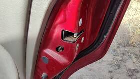 82502zd90a Nissan 2002-2006 Altima Passenger Right Rear Door Latch With Rods/cables Back