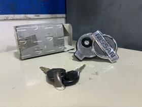 84660-0e725 Nissan Nos Oem 1993-1997 Altima Stanza Trunk Lock With Keys Never Used