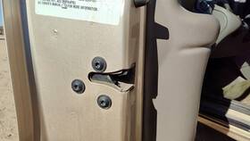16633859 Pontiac 1999-2004 Grand Am Driver Left Front Door Latch With Rods/cables Oem