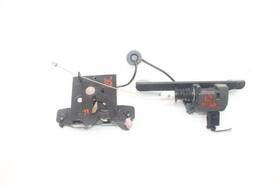 181.po1s04 Porsche 2004 Boxster 986 Convertible #350 Front Lower Hood Lock Latch And Actuator