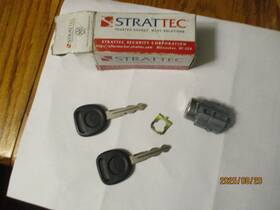 706597 Strattec 2002-2006 Avalanche Rear Tailgate Lock Cylinder New Oem With 2 Gm Logo Keys