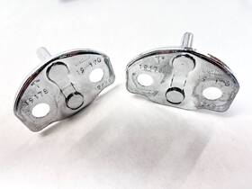1126201-00-a Tesla 16-20 Model X Mx Front Door Lock Latch Striker Pair Oem