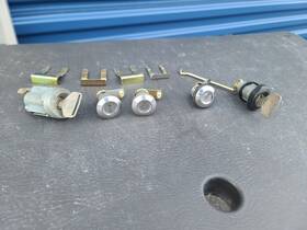 69005-19388 Toyota 80-82 Tercel Ignition Cylinder Lock Set Fuel Door And Key L10 3dr Sr5 Al12 69005-19388 Toyota 80-82 Tercel Ignition Cylinder Lock Set Fuel Door And Key L10 3dr Sr5 Al12