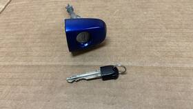 69005-47080 Toyota 2004 - 2009 Prius Driver Left Door Lock Cylinder 1 Key Dark Blue