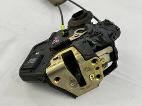 69060-0c020 Toyota 2001-2007 Tundra Left Rear Door Latch Assembly