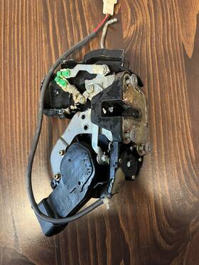 69110-aa010 Toyota 1997-2001 Camry Right Front Passenger Side Door Lock Latch Assembly Oem