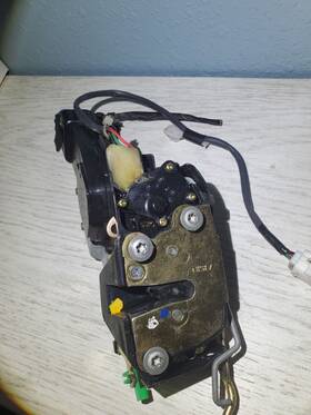 69304-08010 Toyota 1998-2003 Sienna Driver Door Latch Lock Pwr Actuator Oem Front Left Side