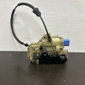 12213832 Volkswagen Door Lock Actuator For 2005-2010 Jetta Front Driver Side Whit Cable