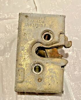 171837015f Volkswagen Front Left Driver Side Door Lock Latch/mechanism
