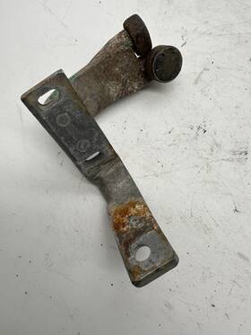 211843436b Volkswagen 68-79 Vw T2 Transporter Bus Sliding Door Roller Guide Lower Oem