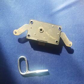221841605a Volkswagen Vw Bus Latch With Church Key