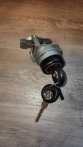 251829231f Volkswagen Nos Vanagon Rear Hatch Lock For Power Locks. 84-82 Genuine Vw