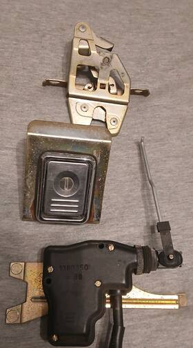 1380350 Volvo 1984-1989 740 Trunk Latch Lock Actuator Assembly Oem Used No Keys