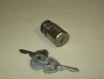 Nos - 1933 To 1936 Ford Cyl. & 2 "hurd" Keys Spare Tire Locking Hubcap. Fixed Price $164.32.